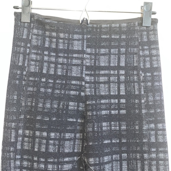 LYSSÉ black plaid ankle leggings in women’s size small - Picture 3 of 6